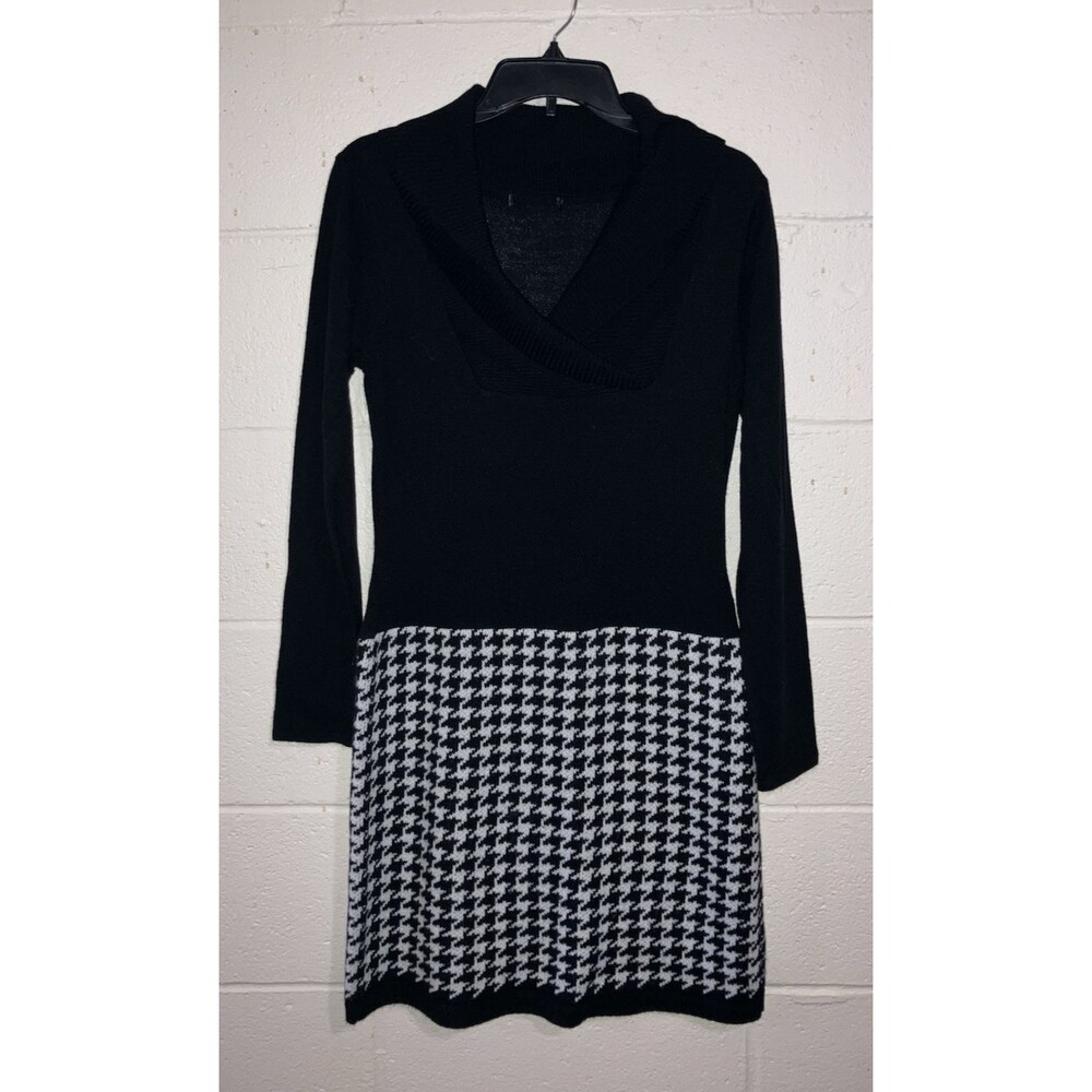 Women's Black & White Sweater Dress Long Sleeves Above Knee 100% Acrylic - No Sz